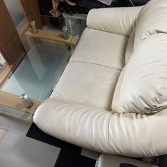 強化ガラステーブル、ソファセットの画像