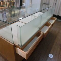 ジュエリー陳列棚（鍵付き）の画像