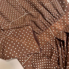 定価3万円 TOMORROWLAND パッチワークドットプリント クルーネックロングワンピース ドット柄 ブラウンベージュ サイズ36 レディース の画像