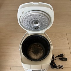 【11/30まで！清掃済】3合炊き炊飯器③の画像