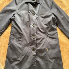 クロコダイルCROCODILEステインカラーコートスプリングコートトレンチコートレインコートアウター冬服秋服春服ネイビー紺色ダークブルーサイズM 肩幅約39センチ身幅約47センチ袖丈約55センチ着丈約78センチレディースLADYS女性用婦人ウィメンズwomenの画像