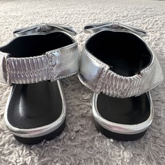 ポインテッドトゥ サンダル LL シルバー リボン付き の画像