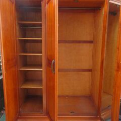 Daniel 横浜ダニエル 最高級クラシック家具 ワードローブ 三枚扉 洋服タンス 衣装タンス クローゼット の画像