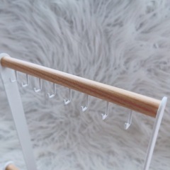 【未使用】tosca(トスカ)アクセサリースタンド(ホワイト・木目)の画像