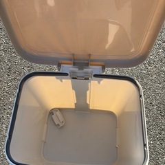 ゴミ箱2段の画像