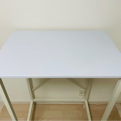 スタンディングテーブルの画像