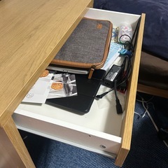 デスクと椅子セットの画像