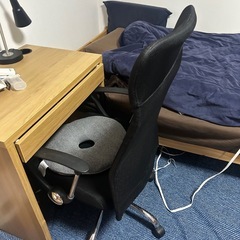 デスクと椅子セットの画像
