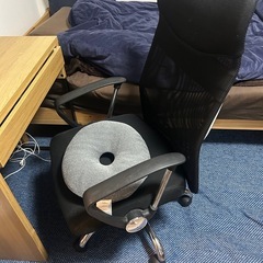 デスクと椅子セットの画像