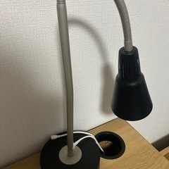 デスクと椅子セットの画像
