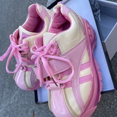 厚底可愛いスニーカーの画像