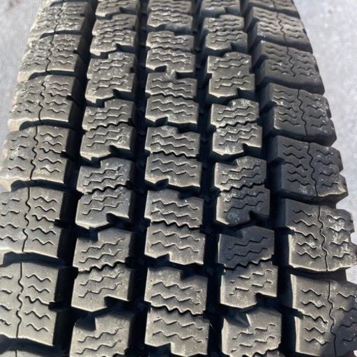 車のパーツ 700R16