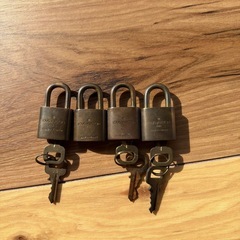 ヴィトン　カデナ　鍵　セット　中古品の画像