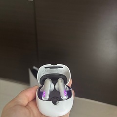 プレステ5とイヤフォンの画像