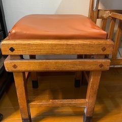 テーブル＆2脚の椅子セットの画像