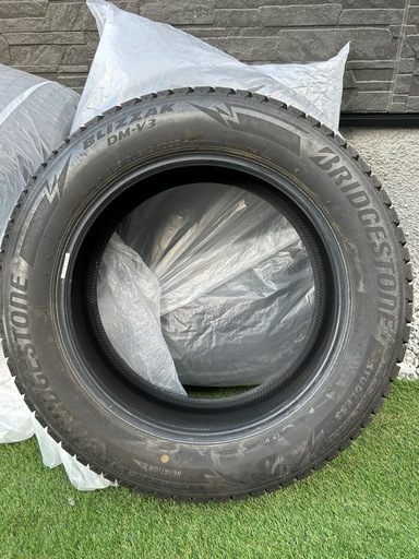 ブリヂストンスタッドレスタイヤ4本セット
（18インチ）