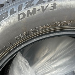 ブリヂストンスタッドレスタイヤ4本セット
（18インチ）の画像