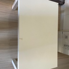 白いテーブルの画像