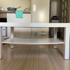 白いテーブルの画像