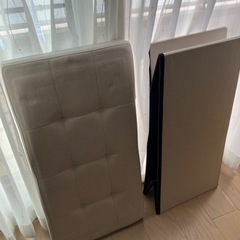 座れる収納ボックスの画像