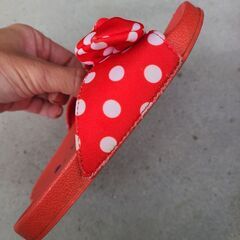 〔ディズニーストア〕ミニーちゃんキッズ用サンダル　15.0～16.0cmの画像