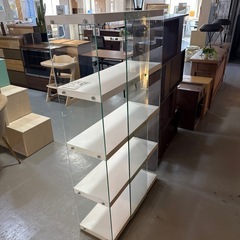 ガラス棚の画像