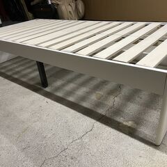 【格安】MINT ベッドフレーム セミシングル 引出し収納 白系 分解済み 早い者勝ち 引取歓迎 配送OKの画像