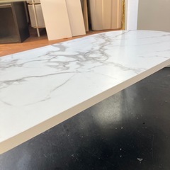 Francfranc フランフラン レガート　コーヒーテーブル （大理石風の棚付き）楕円形 ガラステーブルの画像