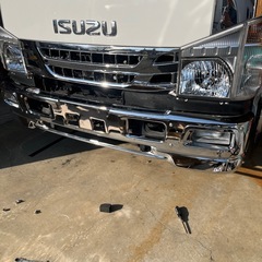 いすゞ　エルフ標準2トン　フロントバンパー　エアダム中古　の画像