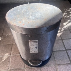 ❤️処分セール❤️ゴミ箱 ニトリ ステンレス ペダルペール　5L　の画像