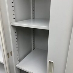 コクヨ KOKUYO スチールキャビネット 引き違い保管庫 A4ファイル 棚板4枚の画像