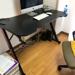 ゲーミングデスク の画像