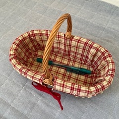 チェック柄のかごの画像