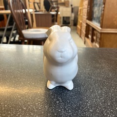 A2511-326 白いウサギ インテリア 置物 オブジェ 陶器製 幸福の象徴 干支 キズ汚れ有りの画像