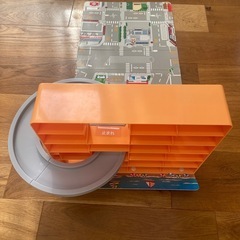 トミカ パーキングガレージ ＆ まちプレイマット セットの画像