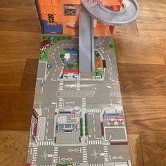 トミカ パーキングガレージ ＆ まちプレイマット セットの画像