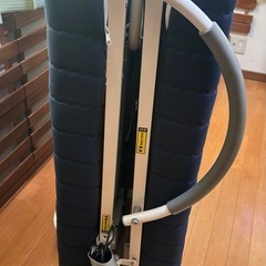 折りたたみ電動リクライニングベットの画像