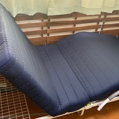 折りたたみ電動リクライニングベットの画像