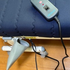 折りたたみ電動リクライニングベットの画像