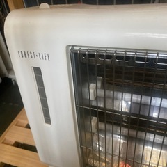 800W 加湿付石英管電気ストーブの画像