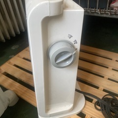 800W 加湿付石英管電気ストーブの画像