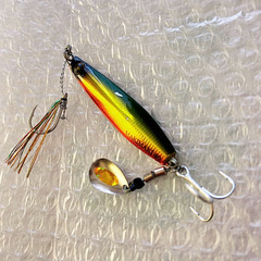 メタルジグ2個セット ①ダイワ TGベイト フック付 SLJ 60g FPHグリーンG  ②Hayabusa MAKIMAKI 40g の画像