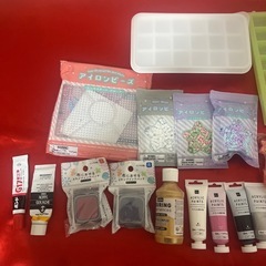アイロンビーズ　水鉄砲　製氷皿　絵の具の画像