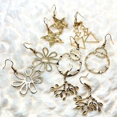 ハンドメイドピアスまとめ売りの画像