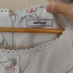 チューリップ柄ワンピースの画像