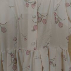 チューリップ柄ワンピースの画像