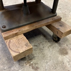 マキタ　自動カンナ　可動品の画像