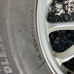スタッドレス　215／65R16    980
の画像