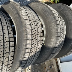 スタッドレス　215／65R16    980
の画像