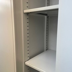 コクヨ KOKUYO スチールキャビネット 引き違い保管庫 A4ファイル 棚板4枚の画像